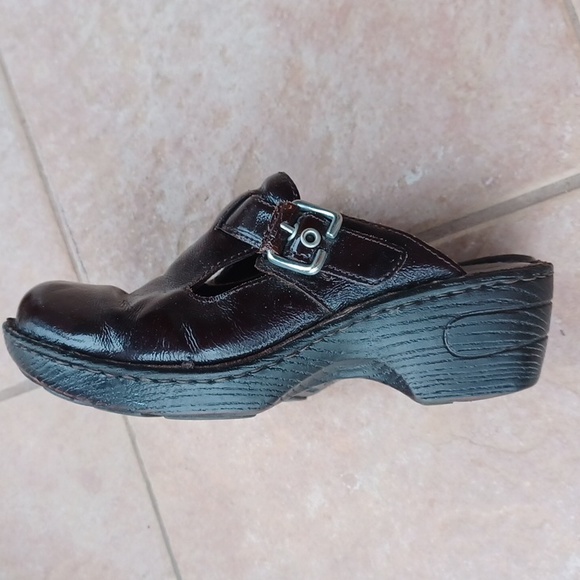Born Clogs - Picture 5 of 9